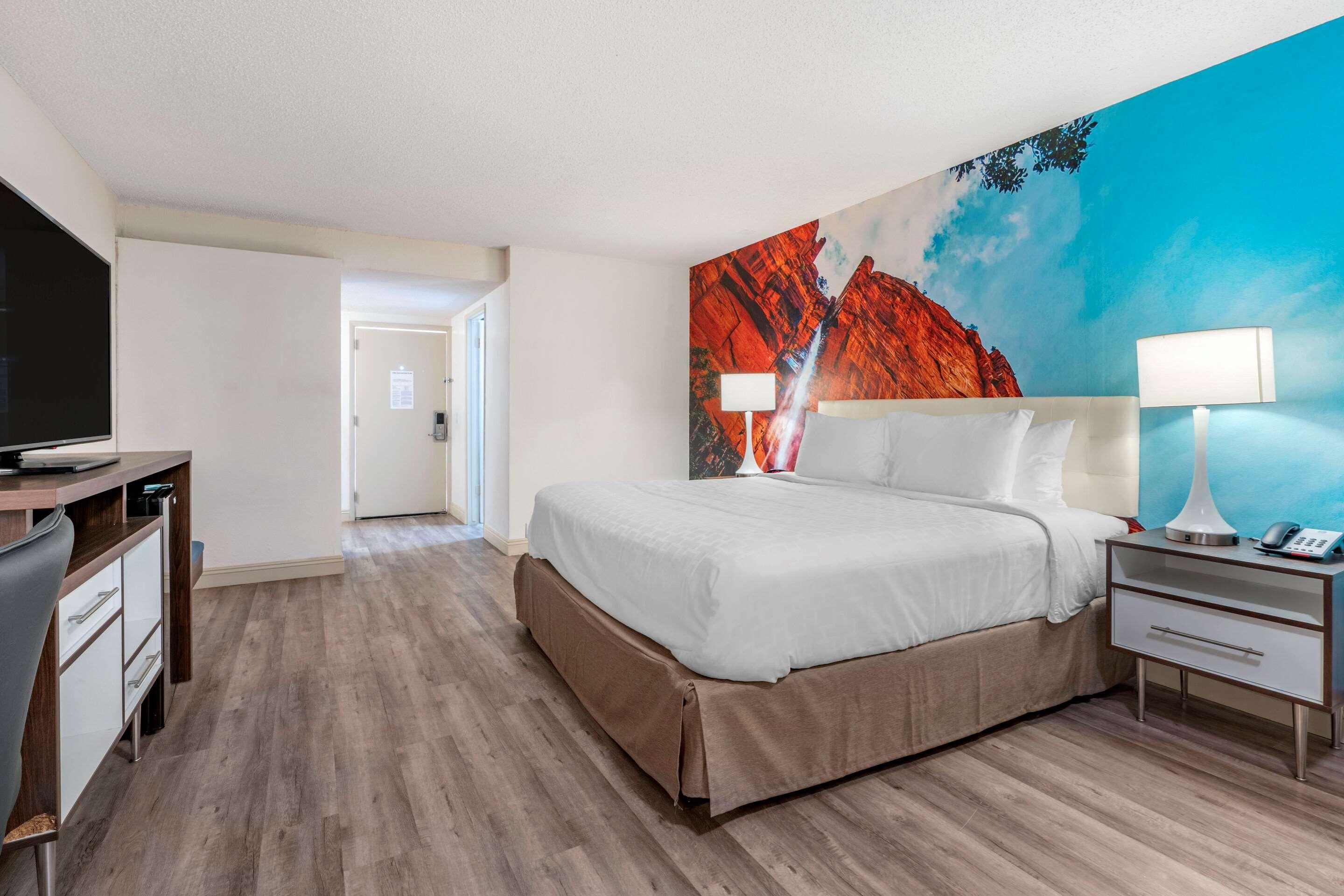 Clarion Pointe Fresno Near Yosemite Exterior foto