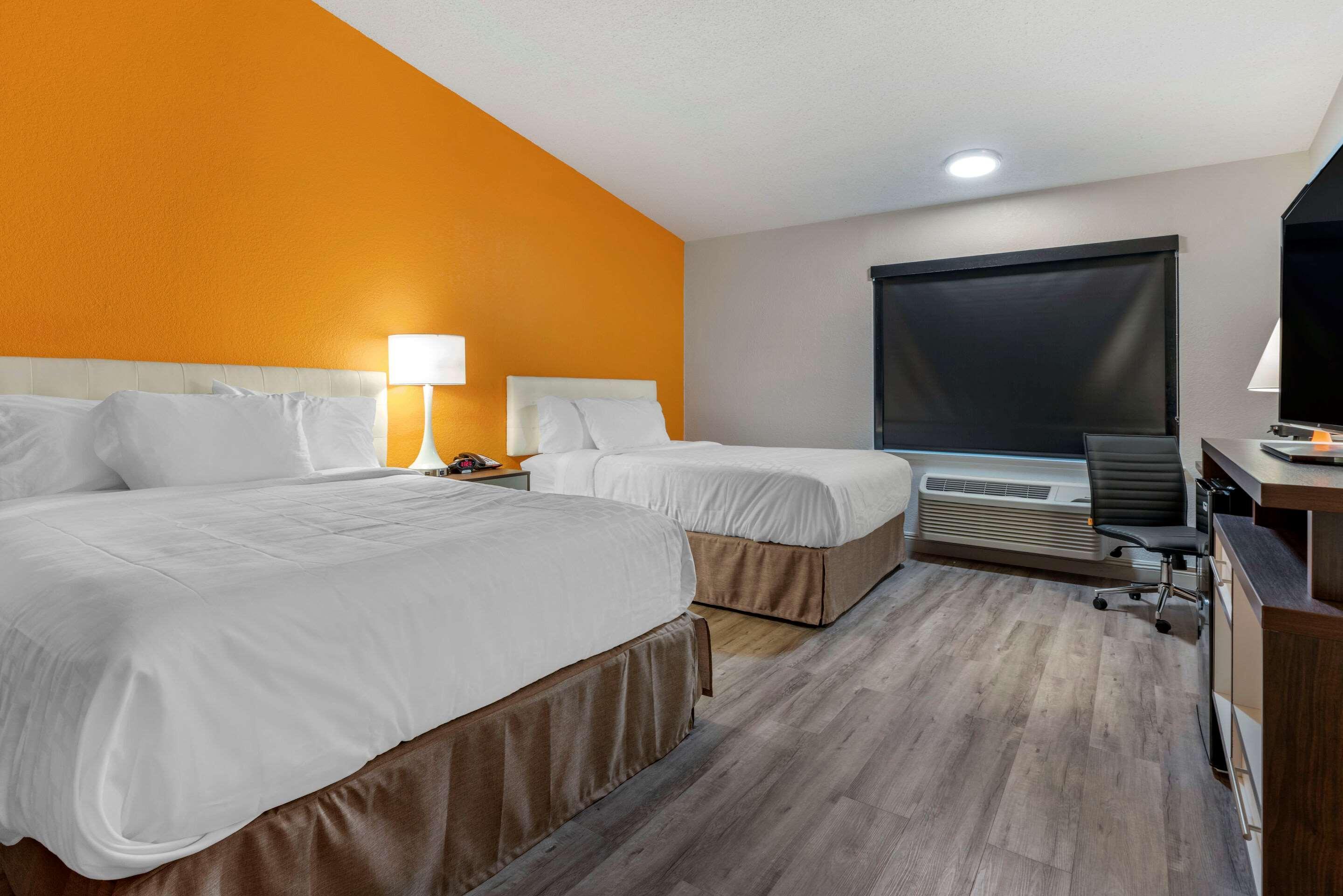 Clarion Pointe Fresno Near Yosemite Exterior foto