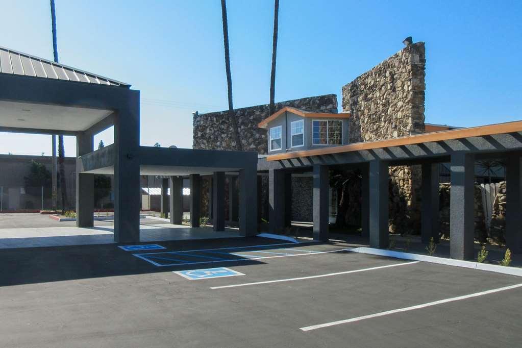 Clarion Pointe Fresno Near Yosemite Exterior foto