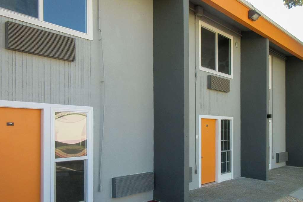 Clarion Pointe Fresno Near Yosemite Exterior foto